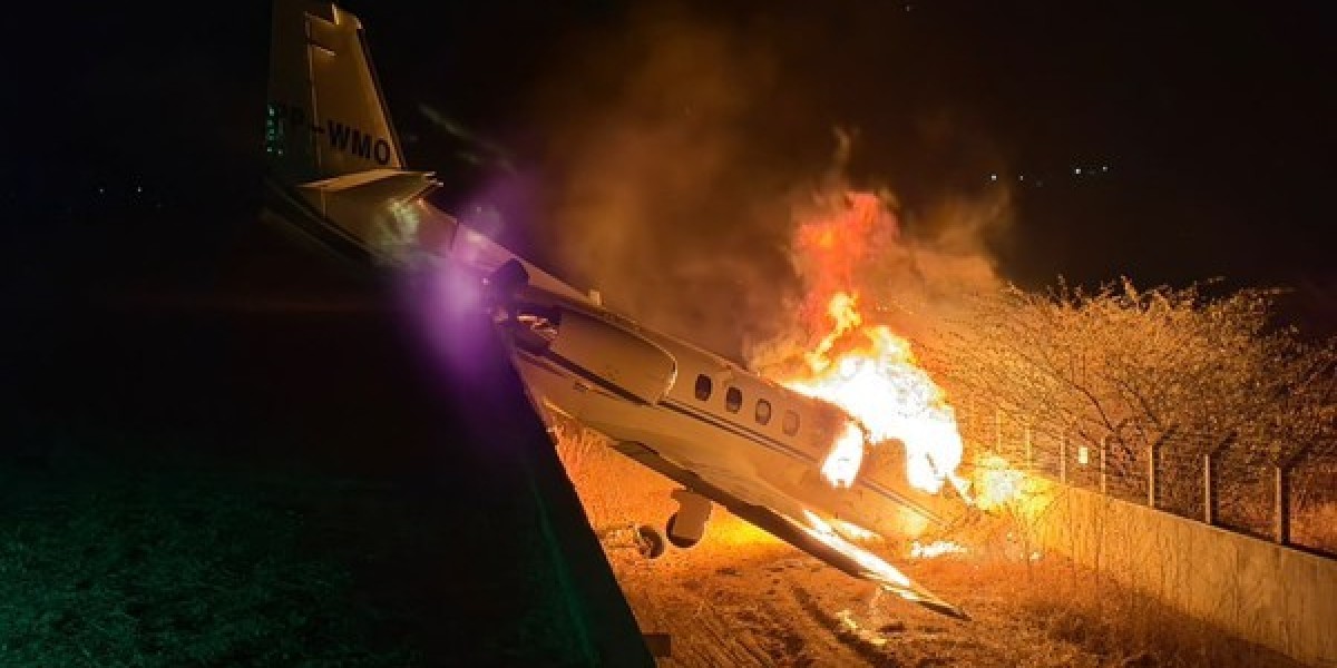 Avião com cantor Rey Vaqueiro pega fogo após sair da pista em pouso no interior do RN